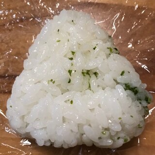 サラダチキンのマヨ炒め入り白だし青のりおむすび